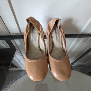 Vera Wang Tan Lavender Pumps - Size 6